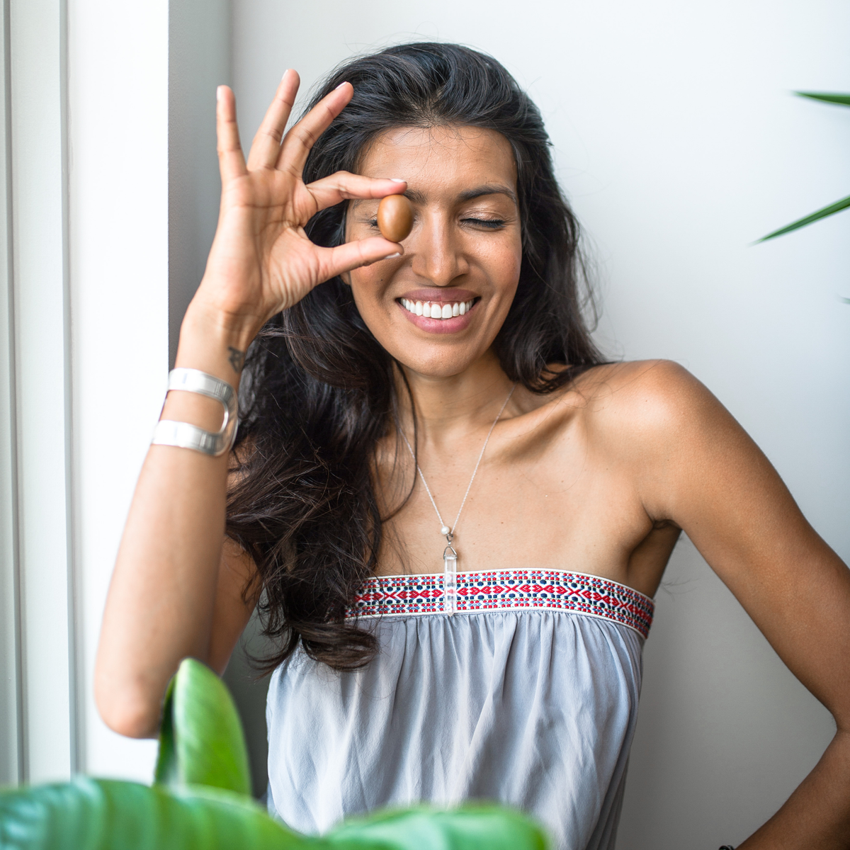 70 cold-pressed Nilotica nuts (that's it!) in each tube of LXMI Pure Nilotica Melt