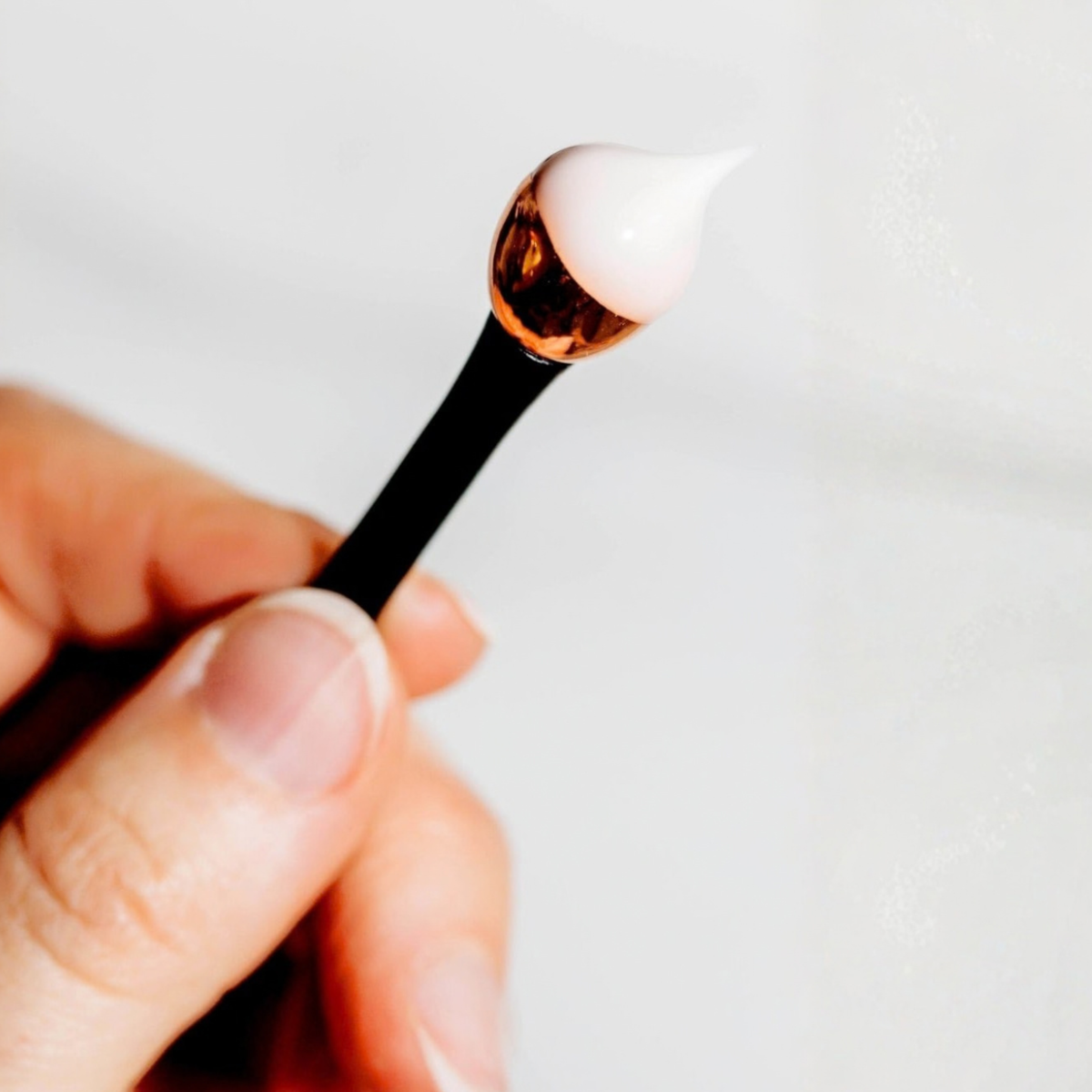Reduce puffiness, improve circulation and enhance glow with LXMI Copper Wand