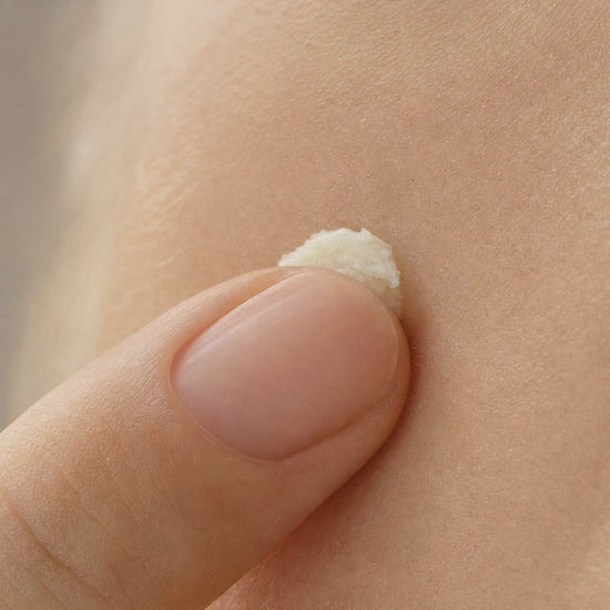 Video: how to use LXMI Pure Nilotica Melt barrier balm